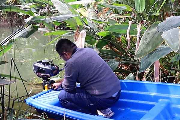 这个步骤漏了,塑料渔船的马达可就启动不起来了 这个步骤漏了,塑料渔船的马达可就启动不起来了